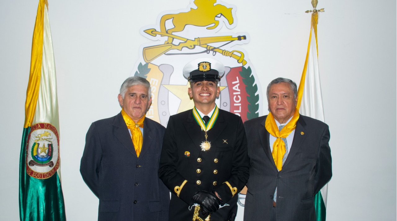 Foto oficial tras la entrega de condecoraciones